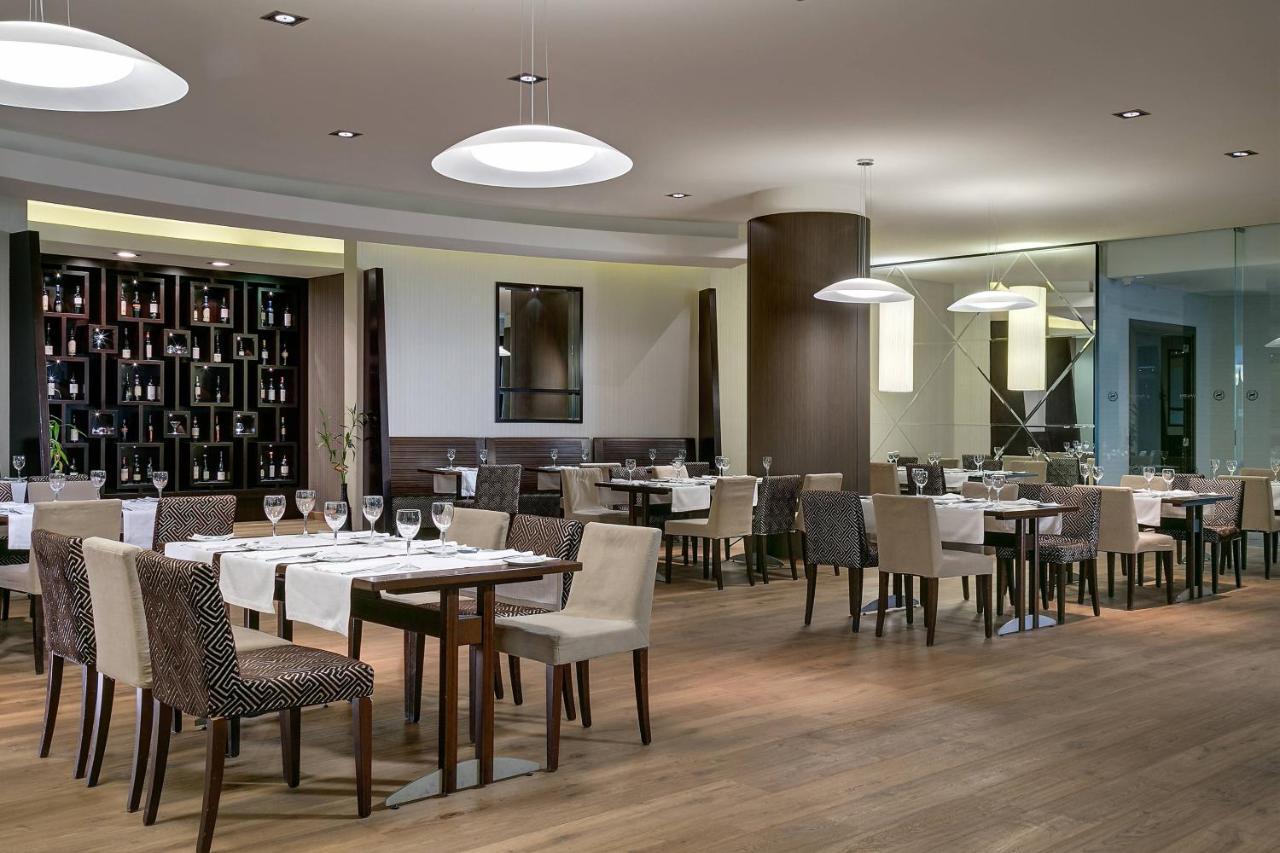 Sheraton Bucharest Hotel Exterior foto Restaurant