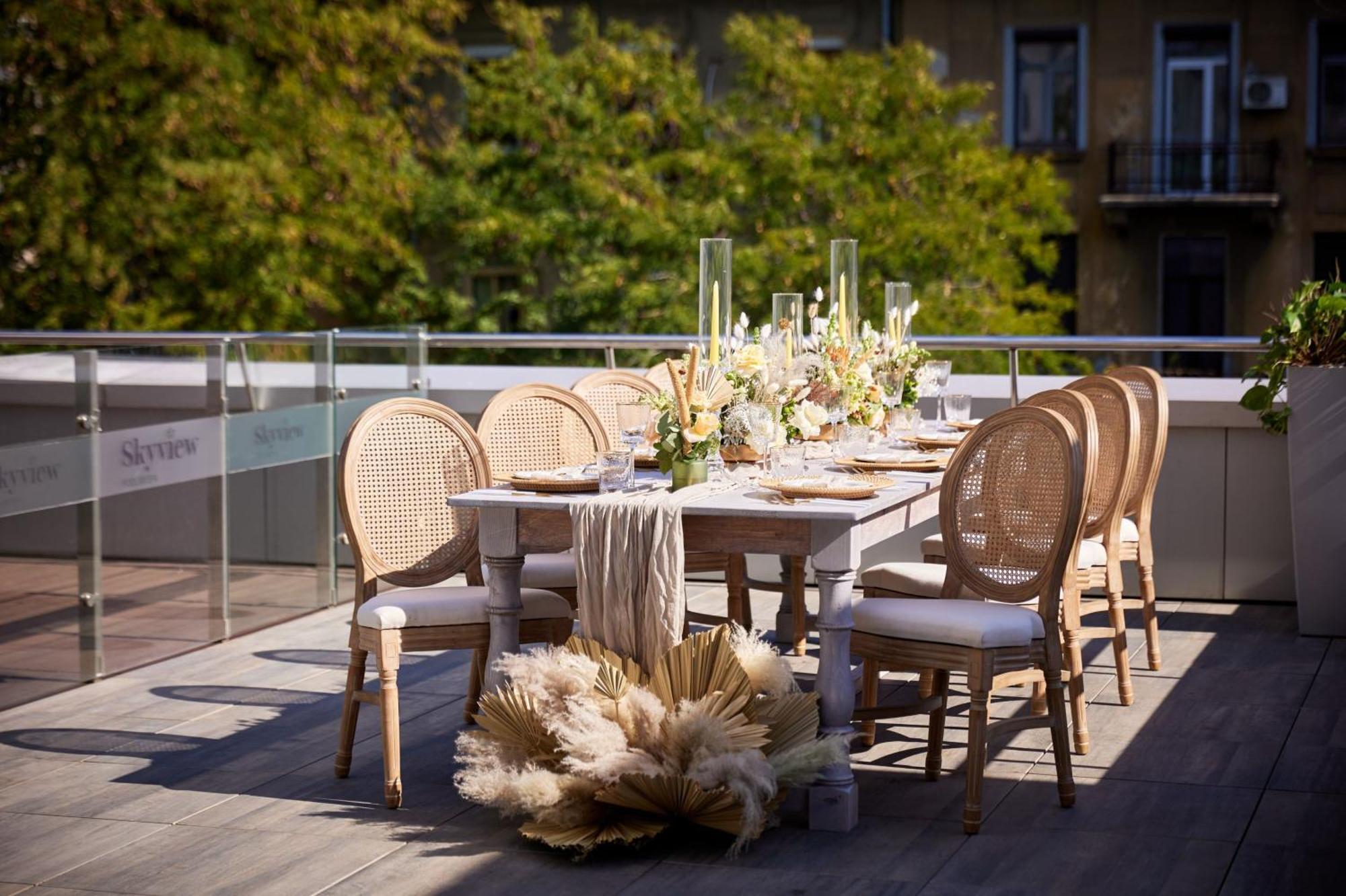 Sheraton Bucharest Hotel Exterior foto The Terrace at The Ivy at Veranda
