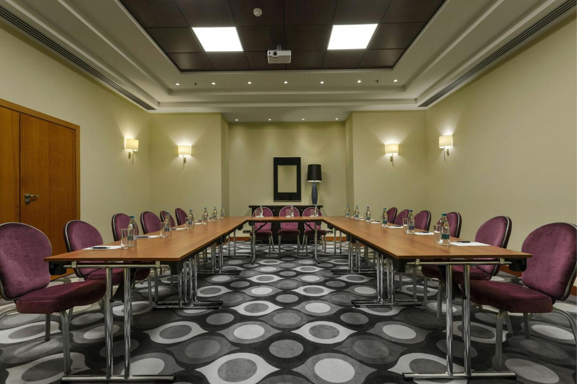 Sheraton Bucharest Hotel Exterior foto Meeting room