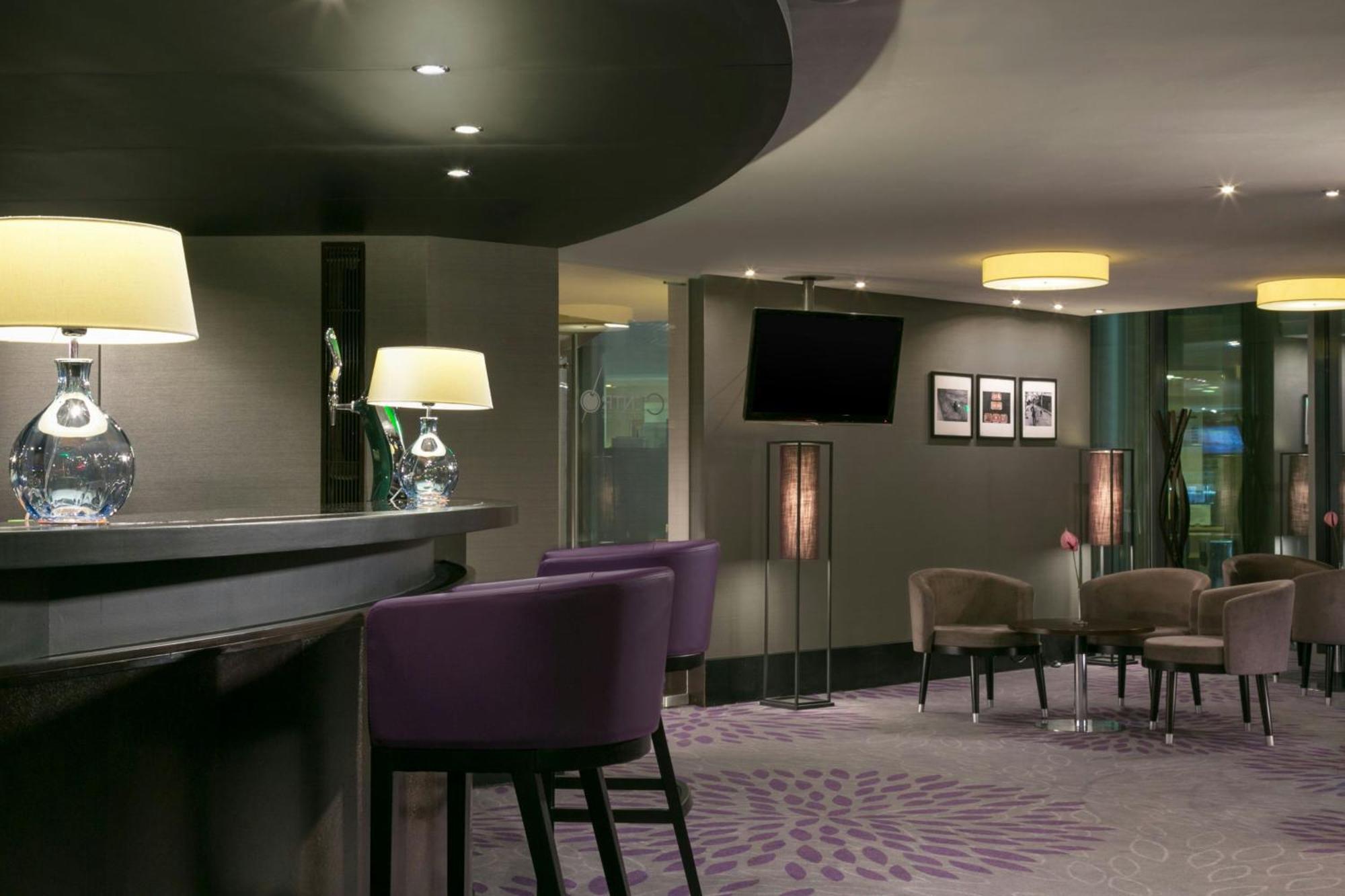 Sheraton Bucharest Hotel Exterior foto The lounge at London Heathrow Airport