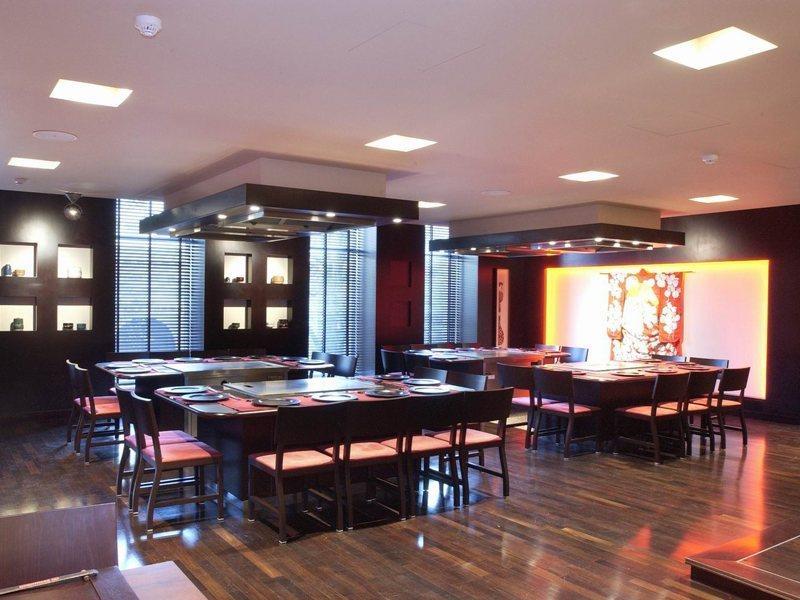Sheraton Bucharest Hotel Exterior foto Interior of a restaurant